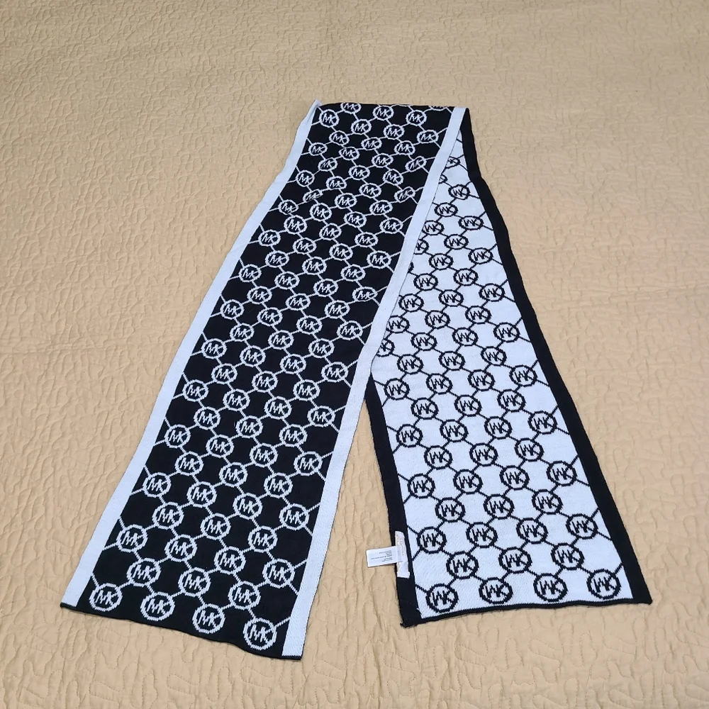 Michael Kors knit logo winter scarf - Picture 2 of 5